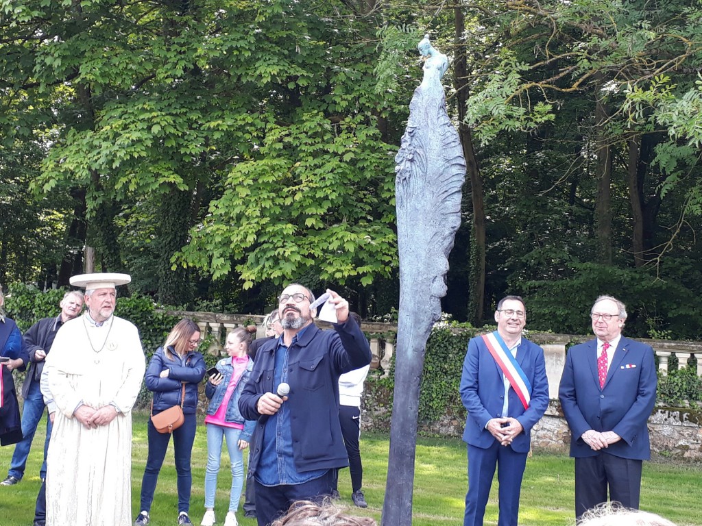 inauguration du jardin à la française avec la sculpture le printemps
